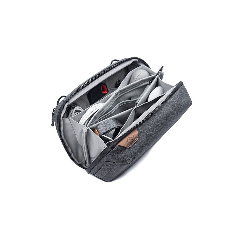 픽디자인 테크 파우치 차콜