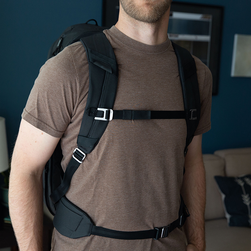 픽디자인 트래블 백팩 가슴 스트랩 블랙