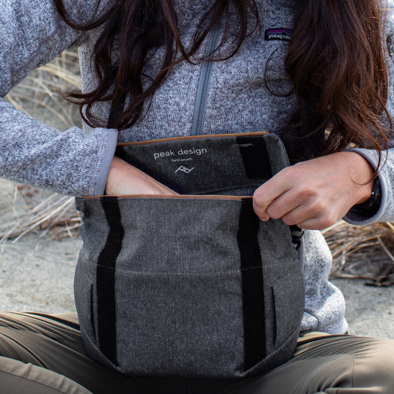 픽디자인 필드 파우치 v2 차콜