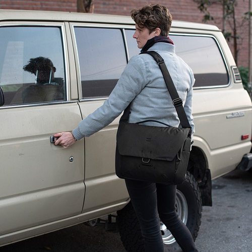 픽디자인 V2 메신저 블랙 13L