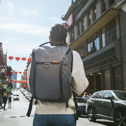 픽디자인 V2 백팩 20L 차콜