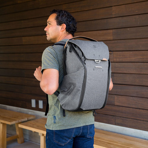 픽디자인 V2 백팩 30L 차콜