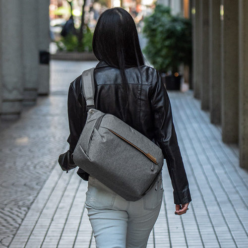 픽디자인 V2 슬링백 10L 애쉬