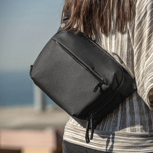 픽디자인 V2 슬링백 6L 블랙